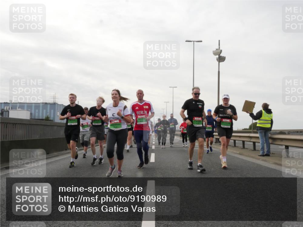 03.10.2025 - Köhlbrandbrückenlauf Matties Gatica Varas http://msf.ph/oto/9190989 03.10.2025 16:04:29 Position 3  meine-sportfotos.de