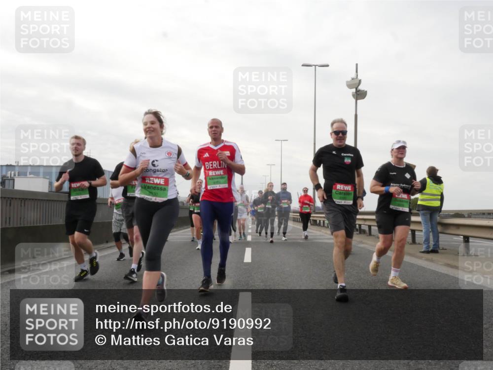 03.10.2025 - Köhlbrandbrückenlauf Matties Gatica Varas http://msf.ph/oto/9190992 03.10.2025 16:04:30 Position 3 1, 8929, 930, 8100 meine-sportfotos.de