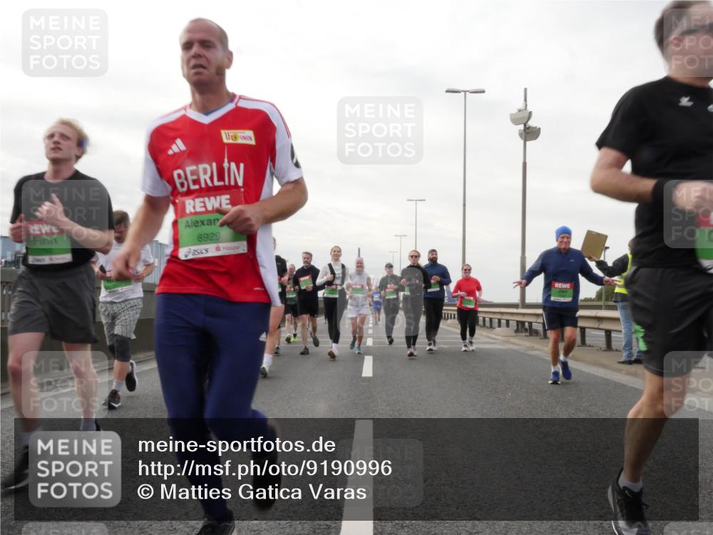03.10.2025 - Köhlbrandbrückenlauf Matties Gatica Varas http://msf.ph/oto/9190996 03.10.2025 16:04:31 Position 3 8929 meine-sportfotos.de