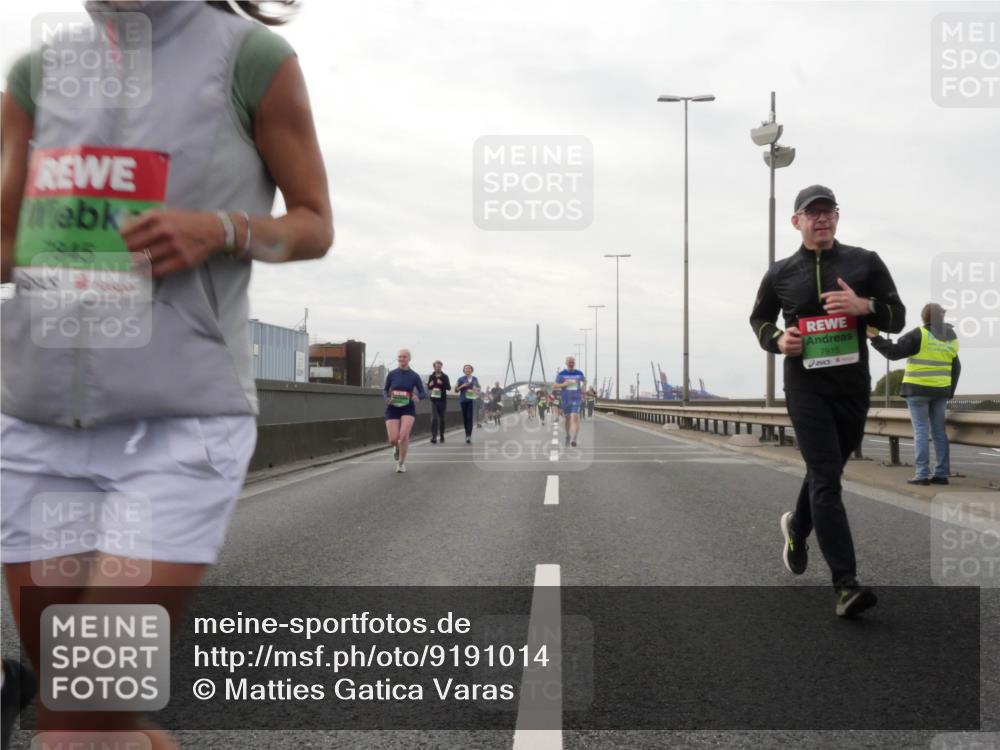 03.10.2025 - Köhlbrandbrückenlauf Matties Gatica Varas http://msf.ph/oto/9191014 03.10.2025 16:04:35 Position 3 7845, 7915 meine-sportfotos.de