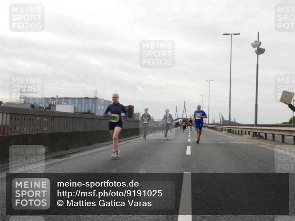 03.10.2025 - Köhlbrandbrückenlauf Matties Gatica Varas http://msf.ph/oto/9191025 03.10.2025 16:04:36 Position 3  meine-sportfotos.de
