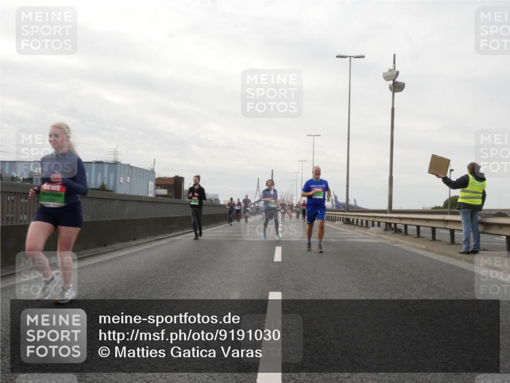 03.10.2025 - Köhlbrandbrückenlauf Matties Gatica Varas http://msf.ph/oto/9191030 03.10.2025 16:04:37 Position 3  meine-sportfotos.de