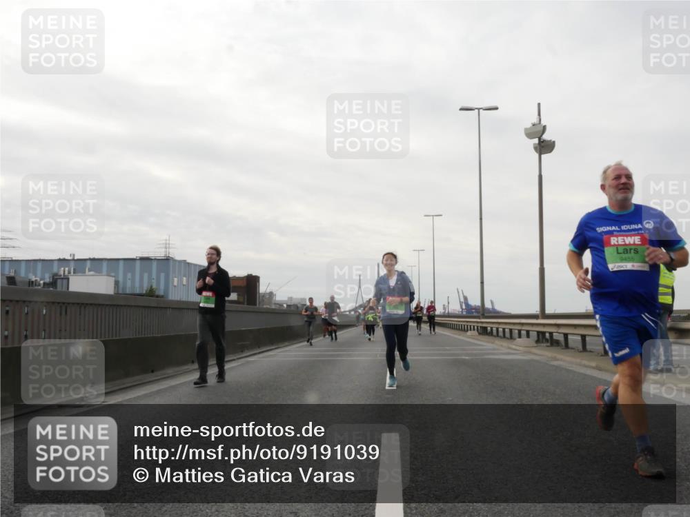 03.10.2025 - Köhlbrandbrückenlauf Matties Gatica Varas http://msf.ph/oto/9191039 03.10.2025 16:04:39 Position 3 9455 meine-sportfotos.de