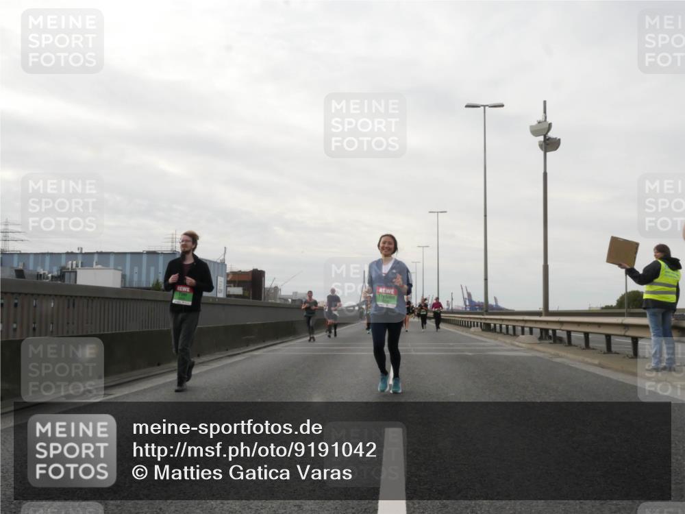 03.10.2025 - Köhlbrandbrückenlauf Matties Gatica Varas http://msf.ph/oto/9191042 03.10.2025 16:04:40 Position 3  meine-sportfotos.de