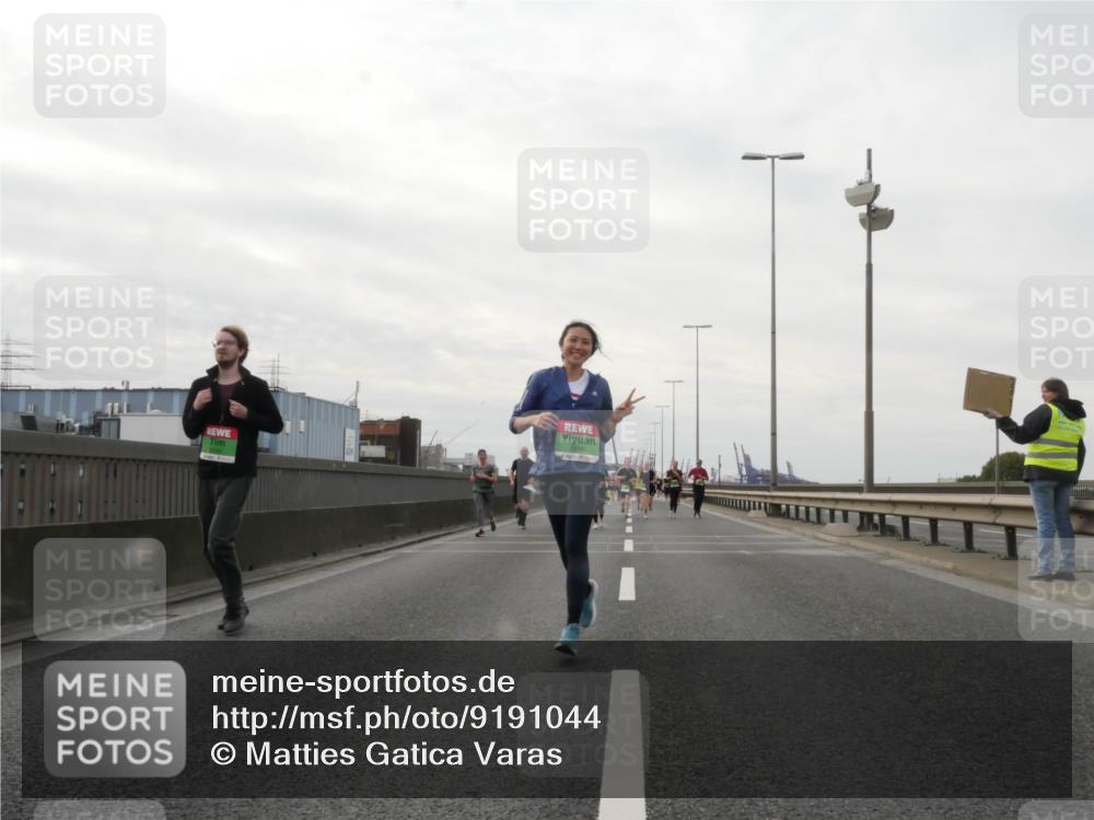 03.10.2025 - Köhlbrandbrückenlauf Matties Gatica Varas http://msf.ph/oto/9191044 03.10.2025 16:04:40 Position 3  meine-sportfotos.de