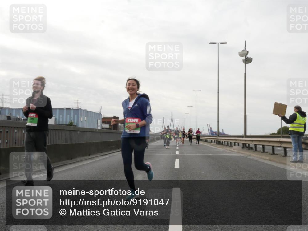 03.10.2025 - Köhlbrandbrückenlauf Matties Gatica Varas http://msf.ph/oto/9191047 03.10.2025 16:04:41 Position 3  meine-sportfotos.de