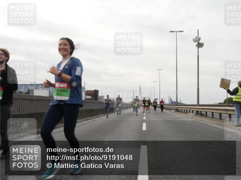 03.10.2025 - Köhlbrandbrückenlauf Matties Gatica Varas http://msf.ph/oto/9191048 03.10.2025 16:04:41 Position 3  meine-sportfotos.de