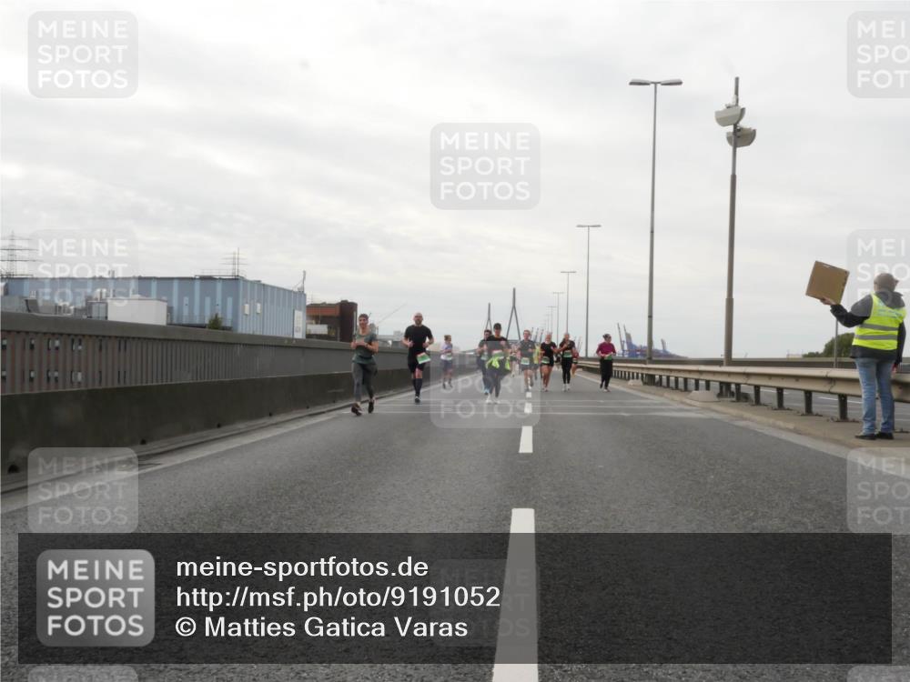 03.10.2025 - Köhlbrandbrückenlauf Matties Gatica Varas http://msf.ph/oto/9191052 03.10.2025 16:04:42 Position 3  meine-sportfotos.de
