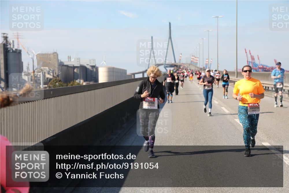 03.10.2025 - Köhlbrandbrückenlauf Yannick Fuchs http://msf.ph/oto/9191054 03.10.2025 12:11:12 Position 3 5227, 5604 meine-sportfotos.de