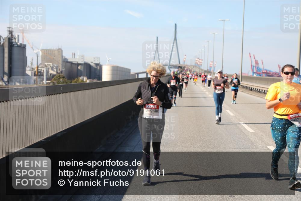 03.10.2025 - Köhlbrandbrückenlauf Yannick Fuchs http://msf.ph/oto/9191061 03.10.2025 12:11:13 Position 3 5227 meine-sportfotos.de