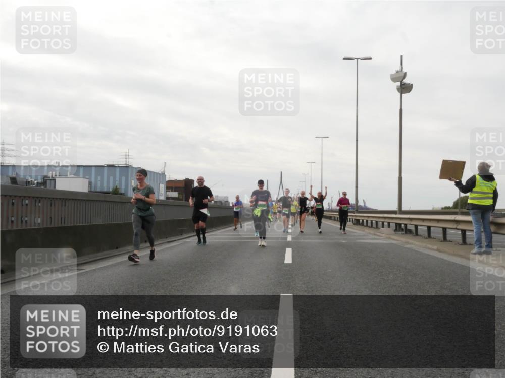 03.10.2025 - Köhlbrandbrückenlauf Matties Gatica Varas http://msf.ph/oto/9191063 03.10.2025 16:04:44 Position 3  meine-sportfotos.de