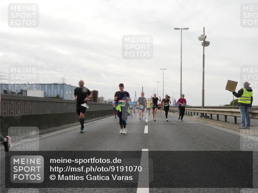 03.10.2025 - Köhlbrandbrückenlauf Matties Gatica Varas http://msf.ph/oto/9191070 03.10.2025 16:04:46 Position 3  meine-sportfotos.de