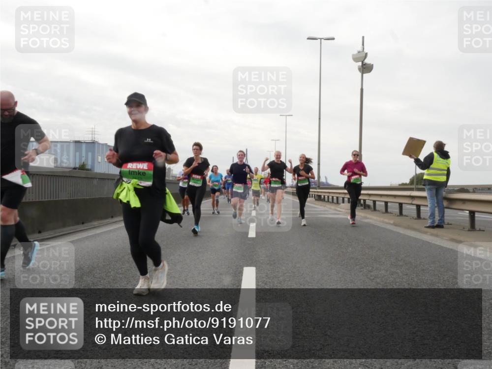 03.10.2025 - Köhlbrandbrückenlauf Matties Gatica Varas http://msf.ph/oto/9191077 03.10.2025 16:04:47 Position 3  meine-sportfotos.de