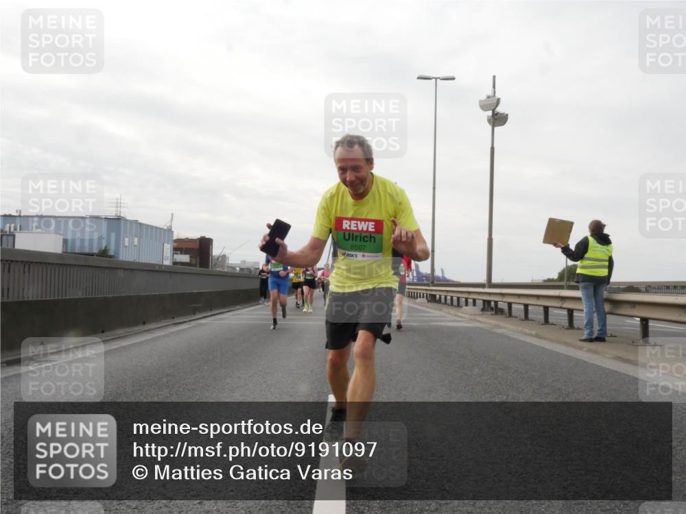 03.10.2025 - Köhlbrandbrückenlauf Matties Gatica Varas http://msf.ph/oto/9191097 03.10.2025 16:04:52 Position 3 8507 meine-sportfotos.de