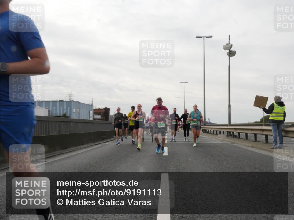 03.10.2025 - Köhlbrandbrückenlauf Matties Gatica Varas http://msf.ph/oto/9191113 03.10.2025 16:04:56 Position 3  meine-sportfotos.de