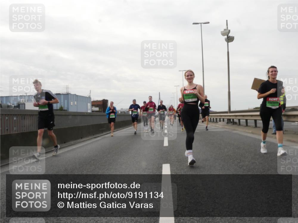 03.10.2025 - Köhlbrandbrückenlauf Matties Gatica Varas http://msf.ph/oto/9191134 03.10.2025 16:05:01 Position 3  meine-sportfotos.de