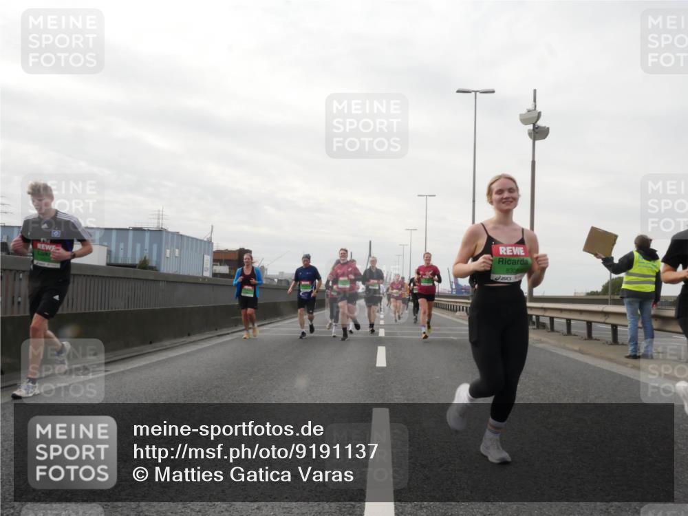 03.10.2025 - Köhlbrandbrückenlauf Matties Gatica Varas http://msf.ph/oto/9191137 03.10.2025 16:05:02 Position 3 830 meine-sportfotos.de