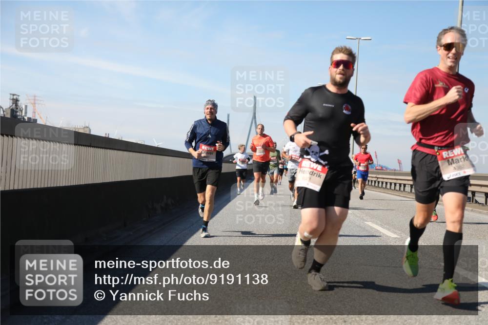 03.10.2025 - Köhlbrandbrückenlauf Yannick Fuchs http://msf.ph/oto/9191138 03.10.2025 11:51:41 Position 3 4382 meine-sportfotos.de