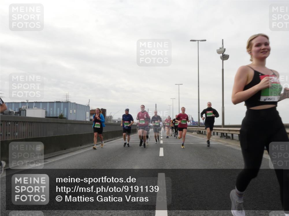03.10.2025 - Köhlbrandbrückenlauf Matties Gatica Varas http://msf.ph/oto/9191139 03.10.2025 16:05:02 Position 3 830 meine-sportfotos.de