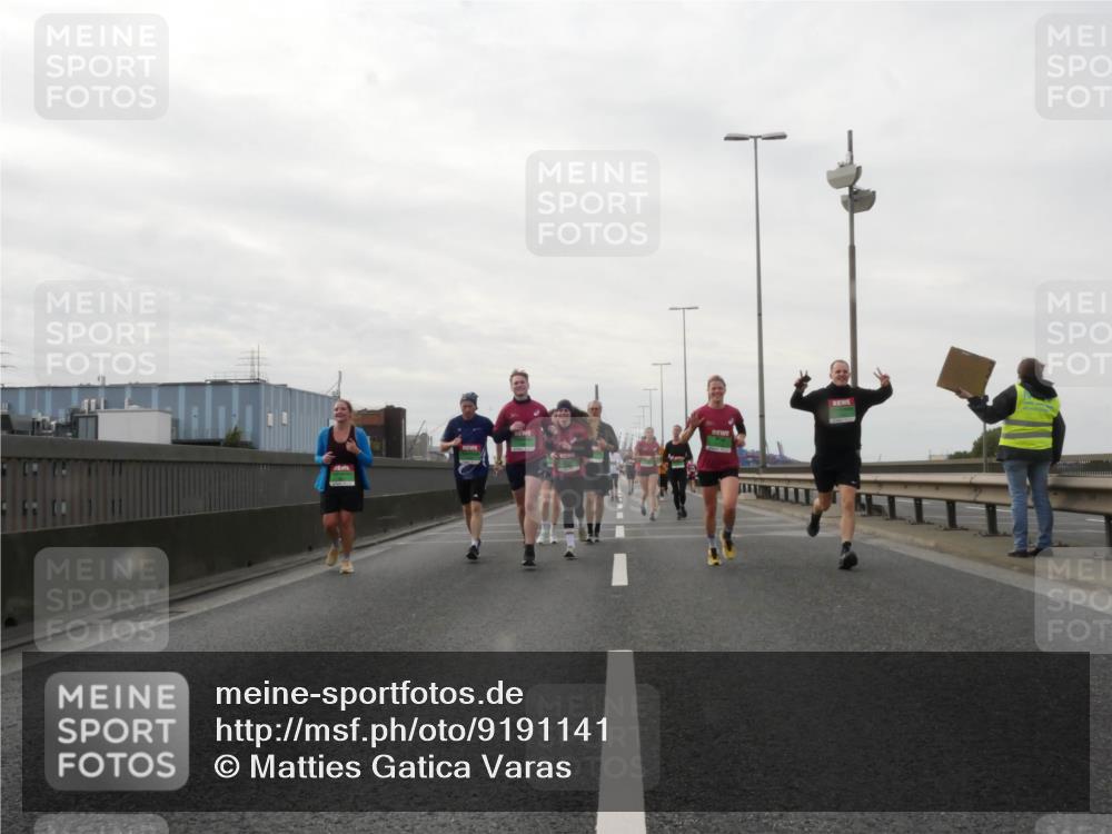 03.10.2025 - Köhlbrandbrückenlauf Matties Gatica Varas http://msf.ph/oto/9191141 03.10.2025 16:05:02 Position 3  meine-sportfotos.de
