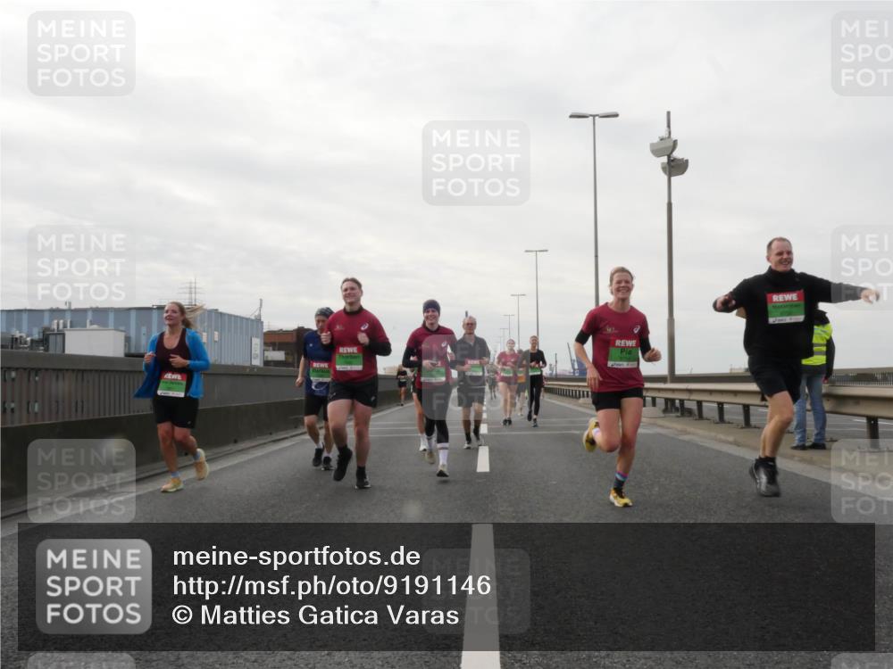 03.10.2025 - Köhlbrandbrückenlauf Matties Gatica Varas http://msf.ph/oto/9191146 03.10.2025 16:05:04 Position 3  meine-sportfotos.de
