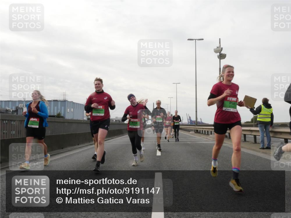 03.10.2025 - Köhlbrandbrückenlauf Matties Gatica Varas http://msf.ph/oto/9191147 03.10.2025 16:05:04 Position 3 8754 meine-sportfotos.de