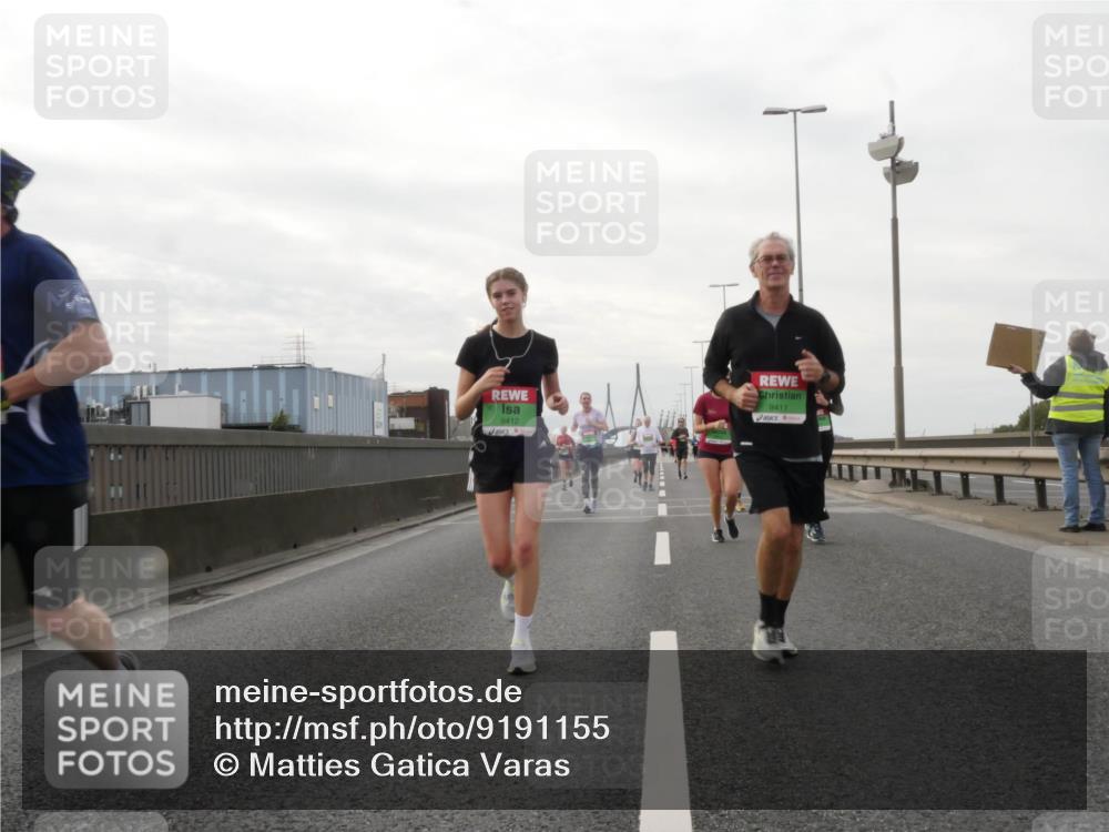 03.10.2025 - Köhlbrandbrückenlauf Matties Gatica Varas http://msf.ph/oto/9191155 03.10.2025 16:05:06 Position 3 9412, 9411 meine-sportfotos.de