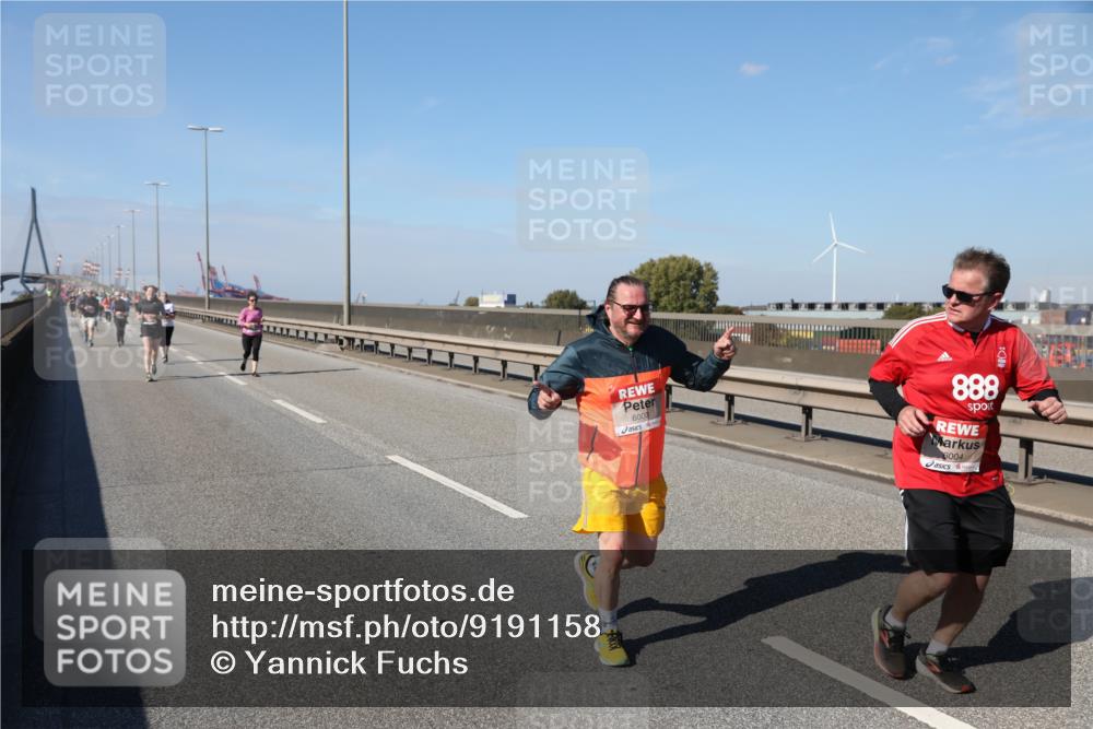 03.10.2025 - Köhlbrandbrückenlauf Yannick Fuchs http://msf.ph/oto/9191158 03.10.2025 12:11:42 Position 3 6003, 888, 6004 meine-sportfotos.de