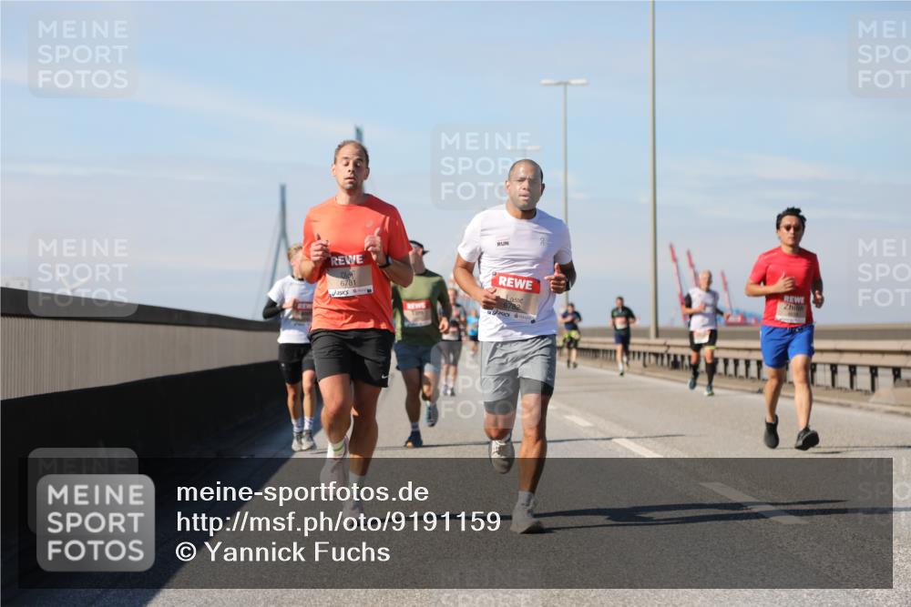 03.10.2025 - Köhlbrandbrückenlauf Yannick Fuchs http://msf.ph/oto/9191159 03.10.2025 11:51:43 Position 3 6781, 6782 meine-sportfotos.de