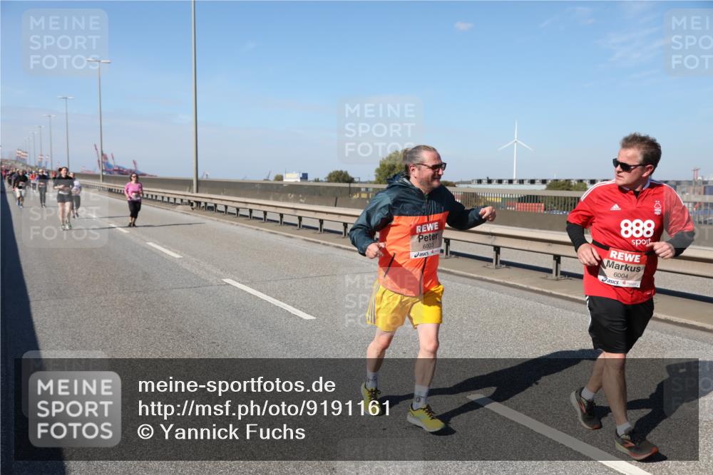 03.10.2025 - Köhlbrandbrückenlauf Yannick Fuchs http://msf.ph/oto/9191161 03.10.2025 12:11:42 Position 3 6003, 888, 6004 meine-sportfotos.de