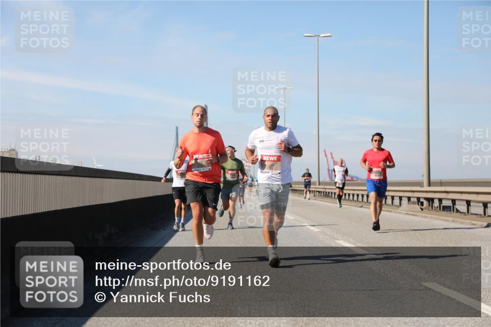 03.10.2025 - Köhlbrandbrückenlauf Yannick Fuchs http://msf.ph/oto/9191162 03.10.2025 11:51:43 Position 3  meine-sportfotos.de