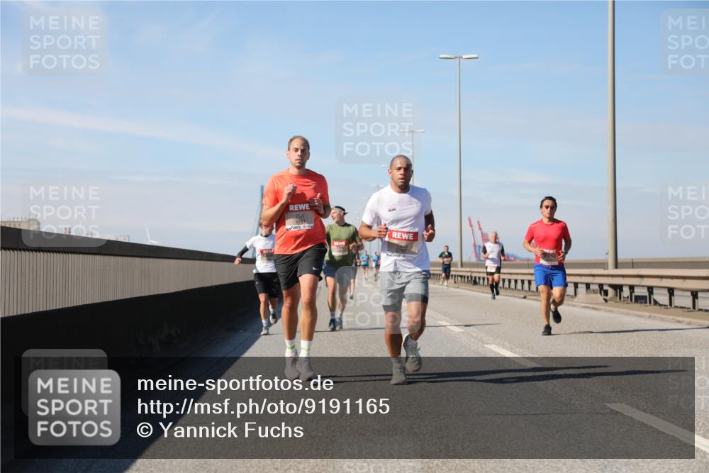 03.10.2025 - Köhlbrandbrückenlauf Yannick Fuchs http://msf.ph/oto/9191165 03.10.2025 11:51:44 Position 3 6781 meine-sportfotos.de