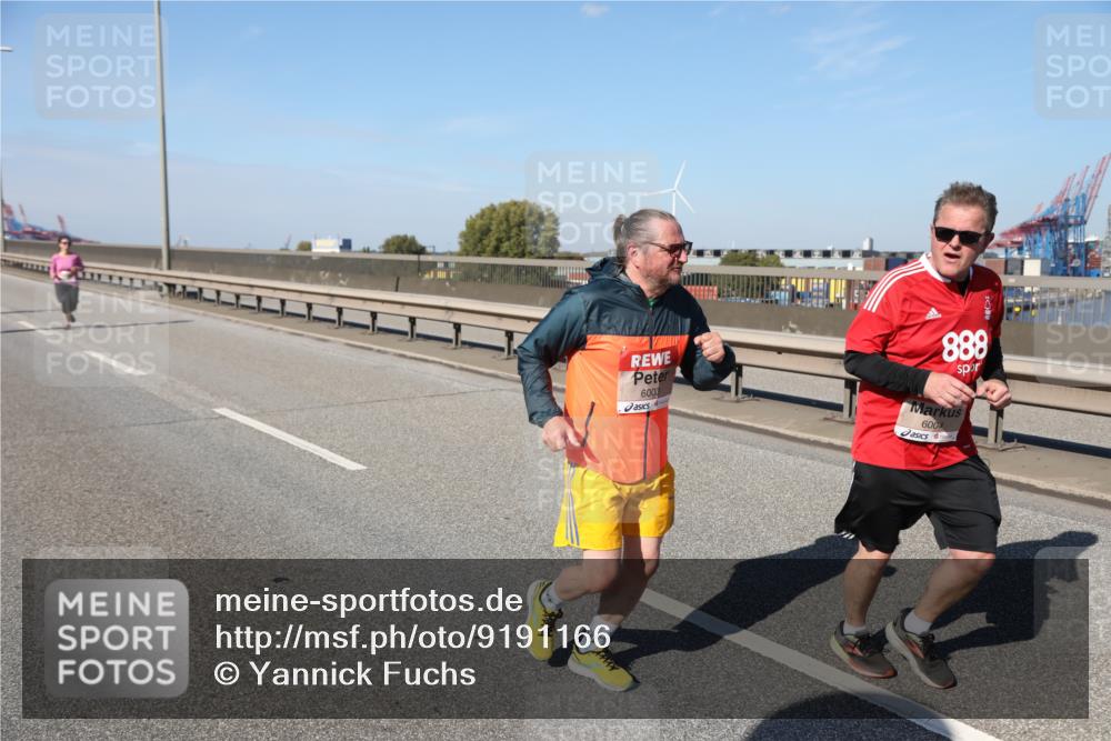 03.10.2025 - Köhlbrandbrückenlauf Yannick Fuchs http://msf.ph/oto/9191166 03.10.2025 12:11:43 Position 3 6003, 888, 6004 meine-sportfotos.de