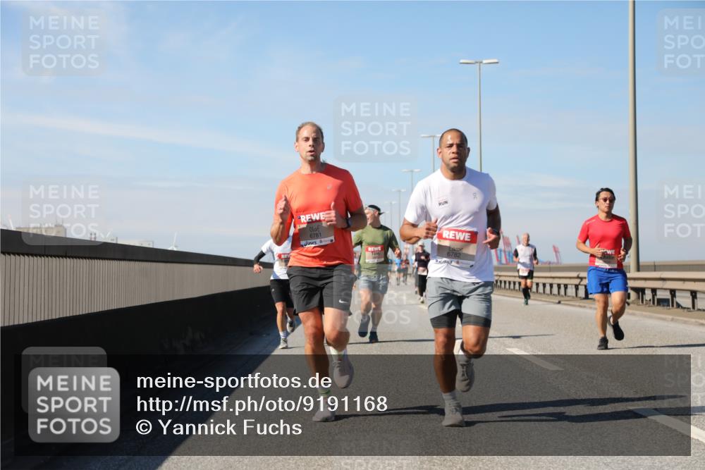 03.10.2025 - Köhlbrandbrückenlauf Yannick Fuchs http://msf.ph/oto/9191168 03.10.2025 11:51:44 Position 3 6781, 6782 meine-sportfotos.de