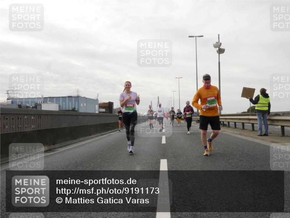 03.10.2025 - Köhlbrandbrückenlauf Matties Gatica Varas http://msf.ph/oto/9191173 03.10.2025 16:05:09 Position 3  meine-sportfotos.de