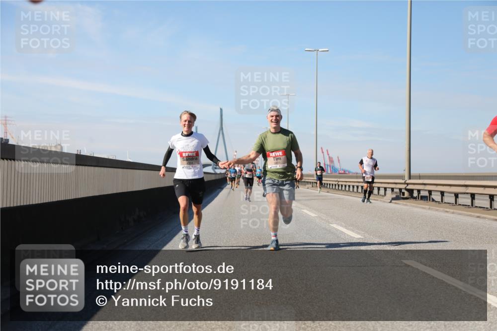 03.10.2025 - Köhlbrandbrückenlauf Yannick Fuchs http://msf.ph/oto/9191184 03.10.2025 11:51:46 Position 3 5803 meine-sportfotos.de