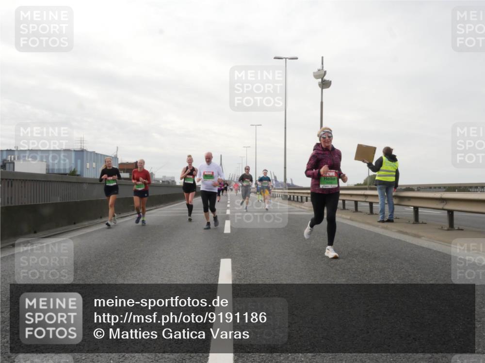 03.10.2025 - Köhlbrandbrückenlauf Matties Gatica Varas http://msf.ph/oto/9191186 03.10.2025 16:05:12 Position 3  meine-sportfotos.de