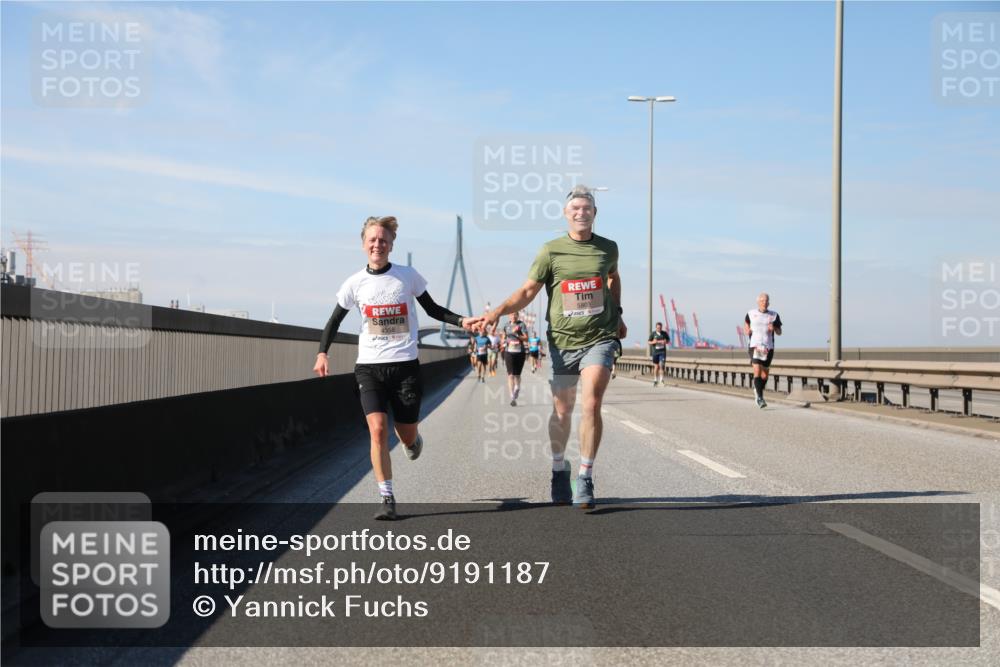 03.10.2025 - Köhlbrandbrückenlauf Yannick Fuchs http://msf.ph/oto/9191187 03.10.2025 11:51:46 Position 3 4358 meine-sportfotos.de
