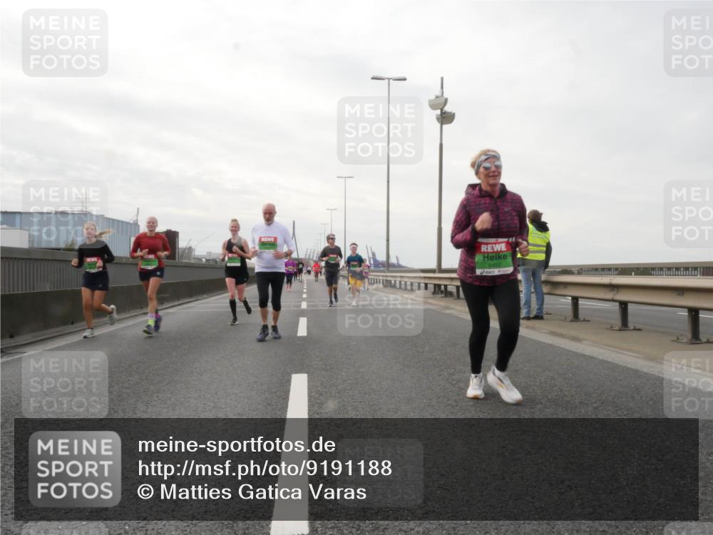 03.10.2025 - Köhlbrandbrückenlauf Matties Gatica Varas http://msf.ph/oto/9191188 03.10.2025 16:05:12 Position 3 8452 meine-sportfotos.de
