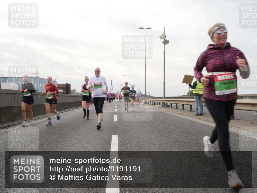 03.10.2025 - Köhlbrandbrückenlauf Matties Gatica Varas http://msf.ph/oto/9191191 03.10.2025 16:05:13 Position 3  meine-sportfotos.de