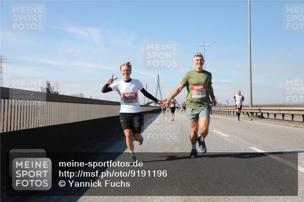 03.10.2025 - Köhlbrandbrückenlauf Yannick Fuchs http://msf.ph/oto/9191196 03.10.2025 11:51:47 Position 3 4358, 5803 meine-sportfotos.de
