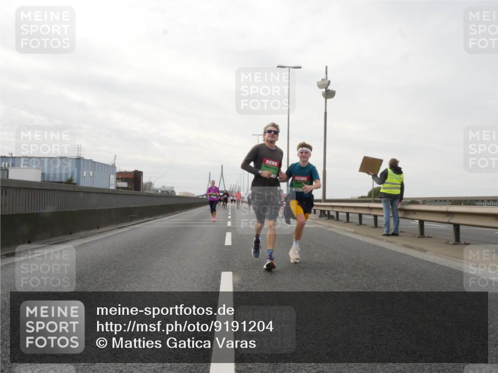 03.10.2025 - Köhlbrandbrückenlauf Matties Gatica Varas http://msf.ph/oto/9191204 03.10.2025 16:05:16 Position 3  meine-sportfotos.de