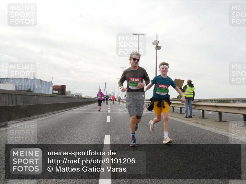 03.10.2025 - Köhlbrandbrückenlauf Matties Gatica Varas http://msf.ph/oto/9191206 03.10.2025 16:05:16 Position 3 8238 meine-sportfotos.de