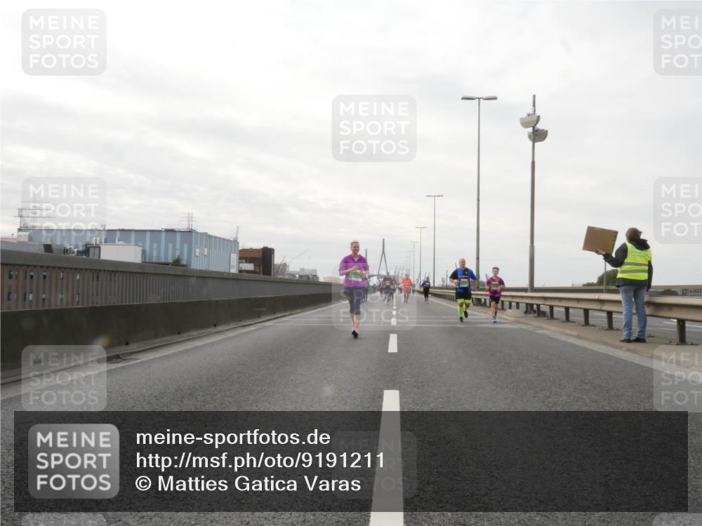 03.10.2025 - Köhlbrandbrückenlauf Matties Gatica Varas http://msf.ph/oto/9191211 03.10.2025 16:05:18 Position 3  meine-sportfotos.de