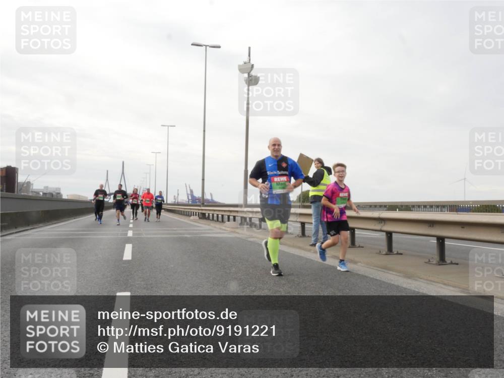 03.10.2025 - Köhlbrandbrückenlauf Matties Gatica Varas http://msf.ph/oto/9191221 03.10.2025 16:05:21 Position 3  meine-sportfotos.de