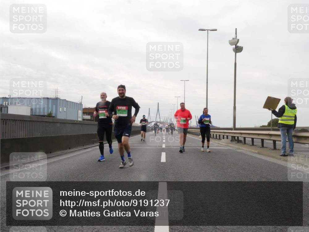 03.10.2025 - Köhlbrandbrückenlauf Matties Gatica Varas http://msf.ph/oto/9191237 03.10.2025 16:05:27 Position 3  meine-sportfotos.de