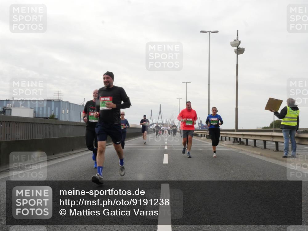 03.10.2025 - Köhlbrandbrückenlauf Matties Gatica Varas http://msf.ph/oto/9191238 03.10.2025 16:05:27 Position 3  meine-sportfotos.de