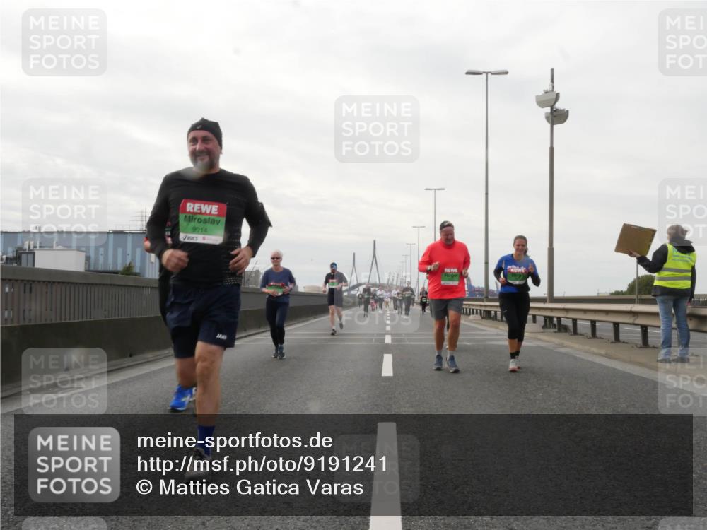 03.10.2025 - Köhlbrandbrückenlauf Matties Gatica Varas http://msf.ph/oto/9191241 03.10.2025 16:05:28 Position 3 9014 meine-sportfotos.de