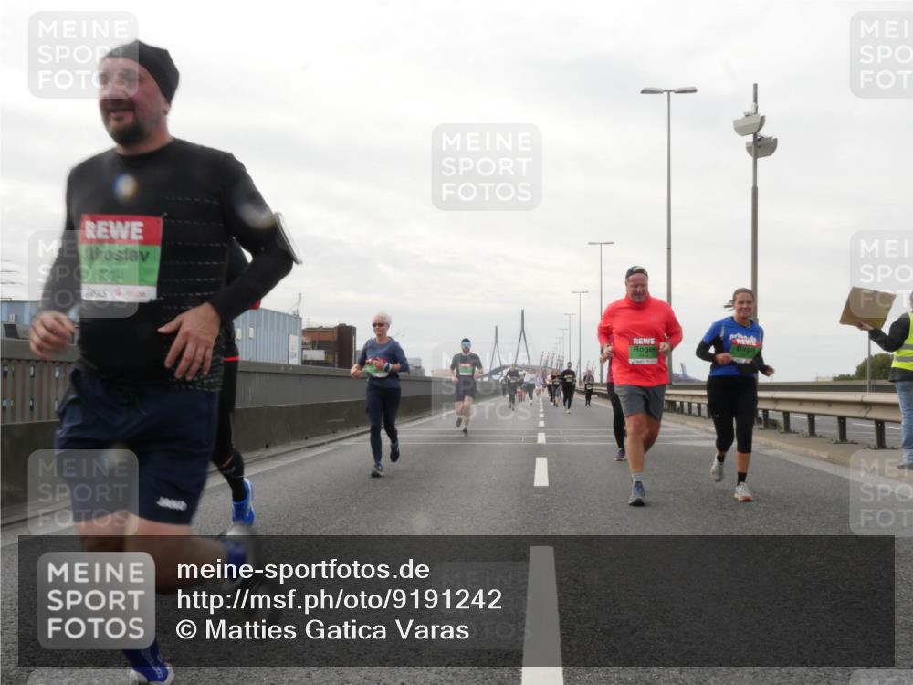 03.10.2025 - Köhlbrandbrückenlauf Matties Gatica Varas http://msf.ph/oto/9191242 03.10.2025 16:05:28 Position 3 9014 meine-sportfotos.de