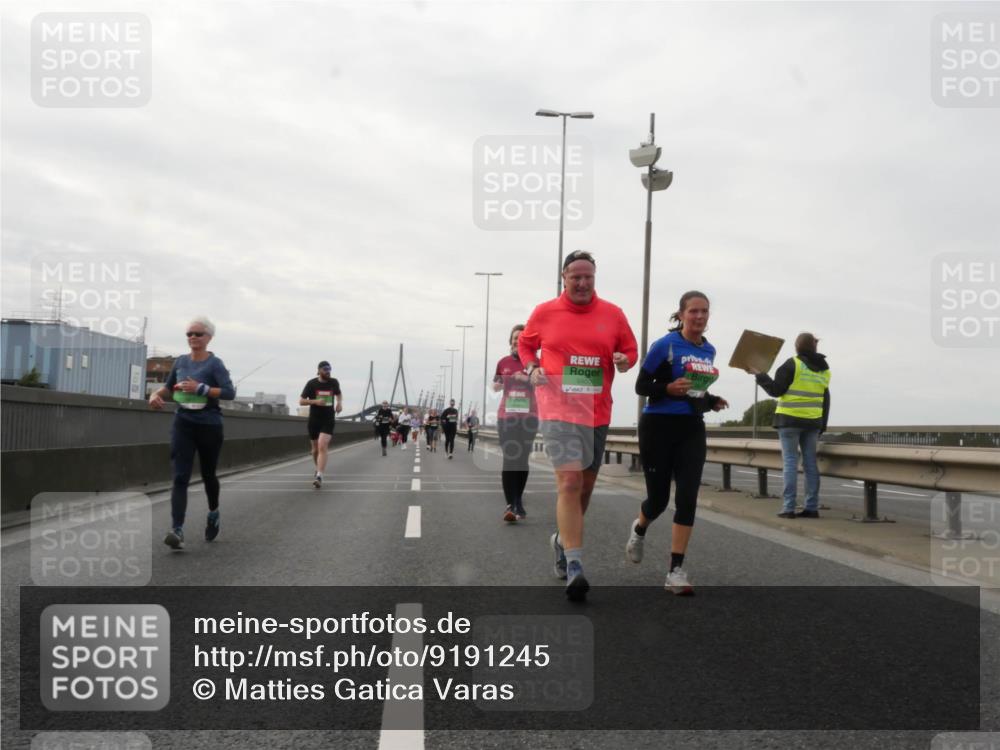 03.10.2025 - Köhlbrandbrückenlauf Matties Gatica Varas http://msf.ph/oto/9191245 03.10.2025 16:05:29 Position 3  meine-sportfotos.de